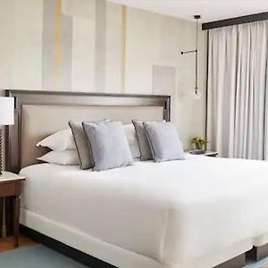 Deluxe King Room City View
